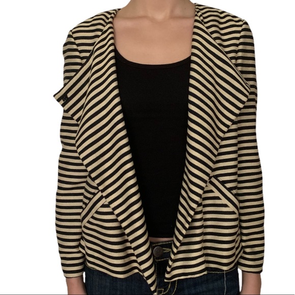 Elizabeth & James cropped blazer jacket - Picture 2 of 6